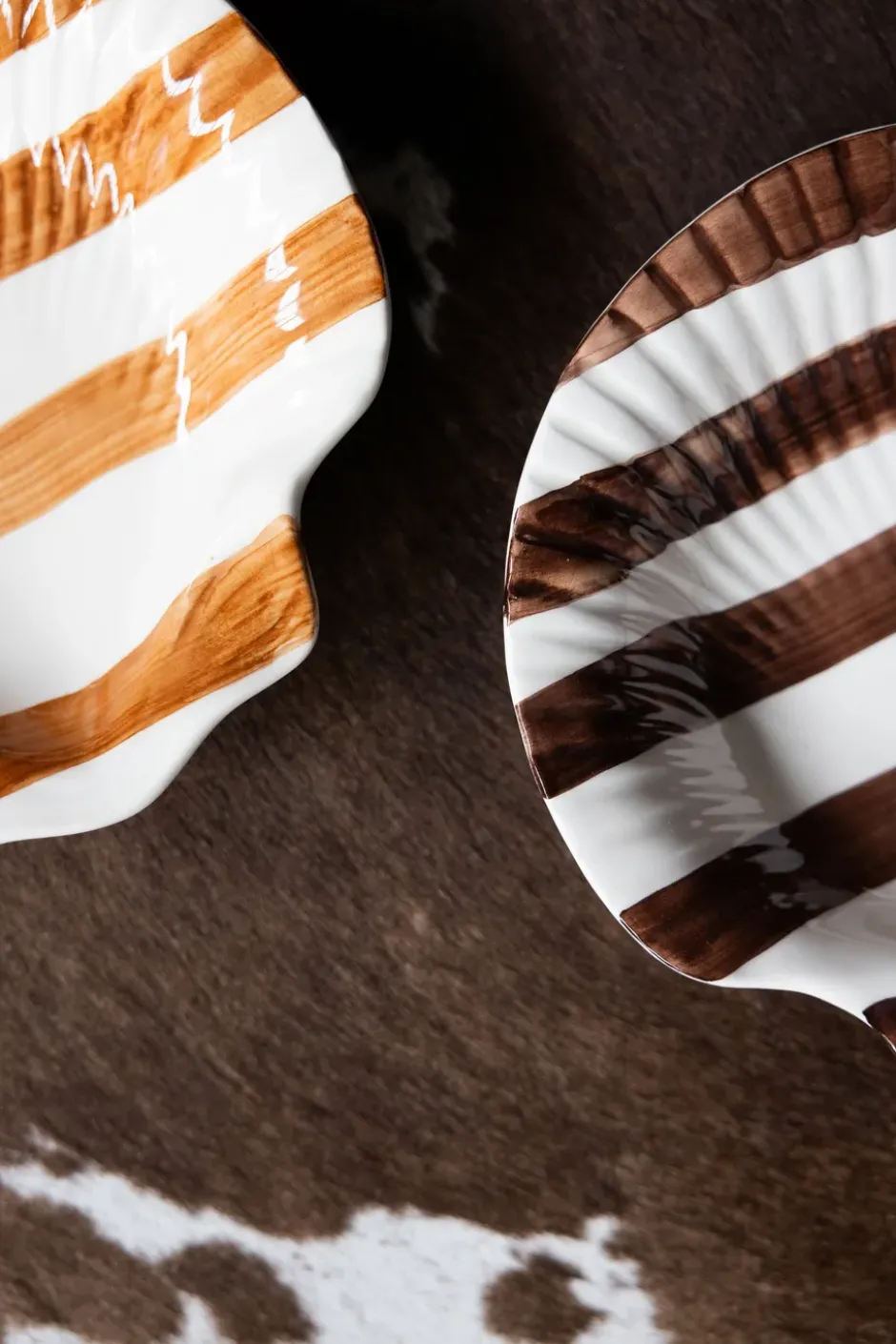 Armona stripe tallrik 23,5x23,5 cm, Mörkbrun-vit