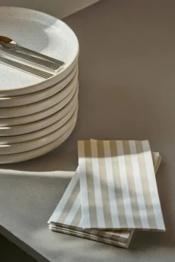 Bold Stripe pappersservett, Vit-beige, 15‑pack, 33×40 cm