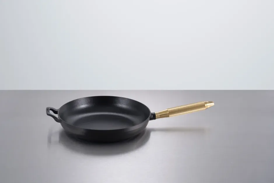Buster & Punch stekpanna gjutjärn svart Ø28 cm, Mässinghandtag