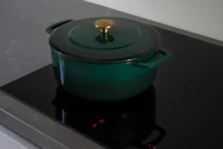 Combekk Enameled gjutjärnsgryta Ø28 cm, Holly Green-gold knob