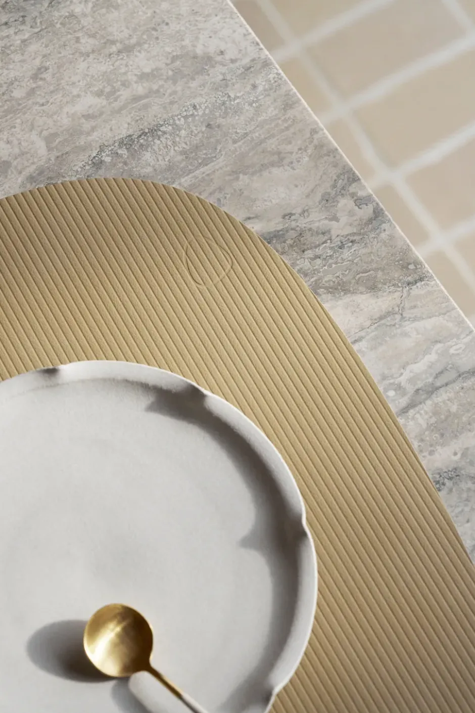 Corduroy bordstablett curve L, Lemon Sorbet
