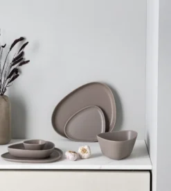 Curve Stoneware assiett 19x22 cm, Warm Grey