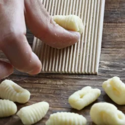 Eppicotispai gnocchi paddel, Bokträ