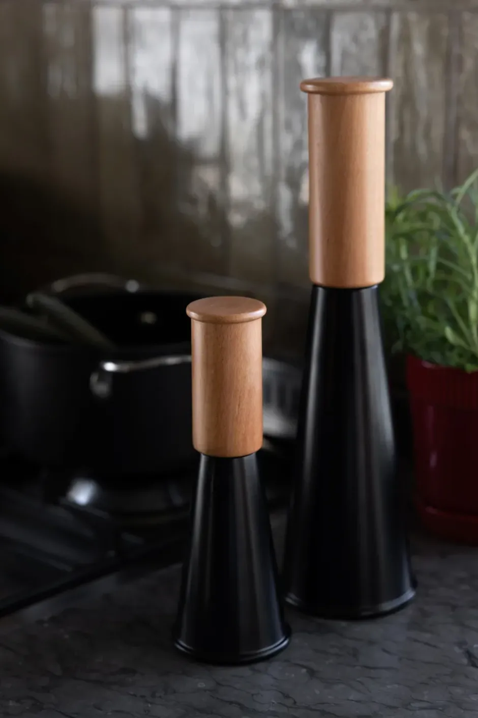 Gurken salt- och pepparkvarn stor 32 cm, Svart-brun