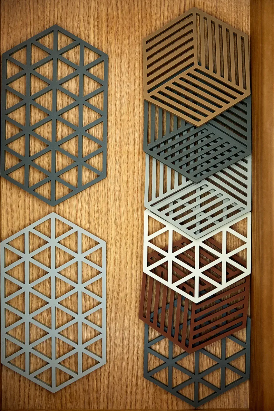 Hexagon grytunderlägg, Olive Taupe