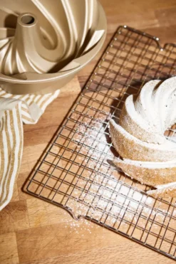 Lily sockerkaksform nonstick, Guld