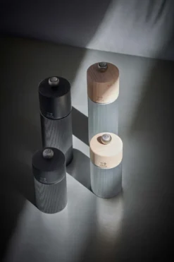 Line Dark saltkvarn 18 cm, Wood-aluminium