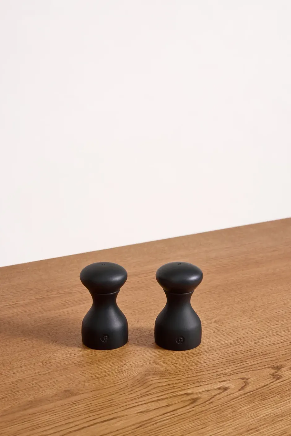 Lyon salt- och pepparkvarnsset, Black, 2 delar
