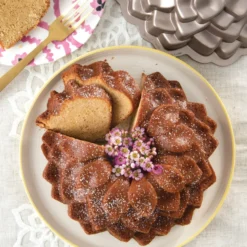Nordic Ware blossom bundt bakform, 2,4 L