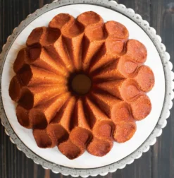 Nordic Ware crown bundt bakform, 2,4 L