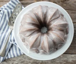 Nordic Ware Fleur De Lis Bundt bakform, 2,4 L