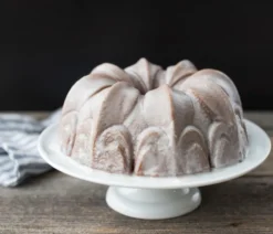 Nordic Ware Fleur De Lis Bundt bakform, 2,4 L