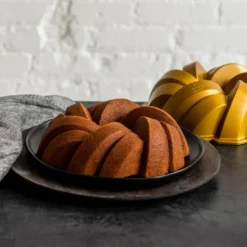 Nordic Ware 75th anniversary braided bundt bakform, 2,4 L