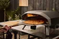 Ooni Signature perforerad pizzaspade, Aluminium-valnöt, 14"