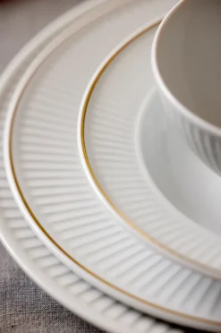 Plissé djup tallrik med guldkant Ø22 cm, Vit