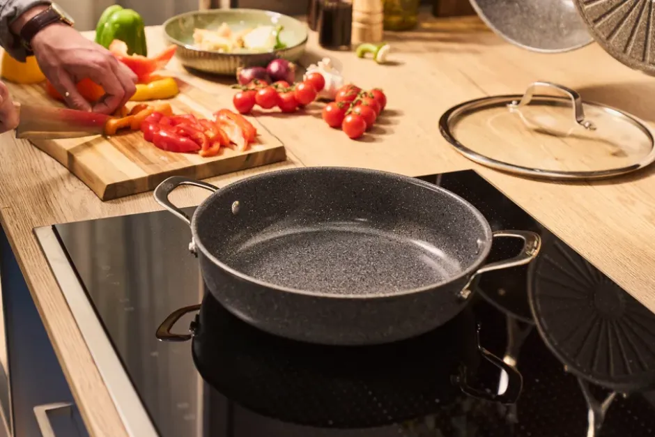 Salina Ceramic Granit serveringspanna med glaslock, 28 cm