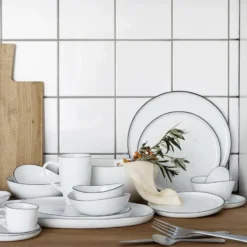 Salt tallrik utan prickar, Ø 28 cm