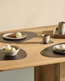 Serene bordstablett curve L 37x44 cm, Hazel