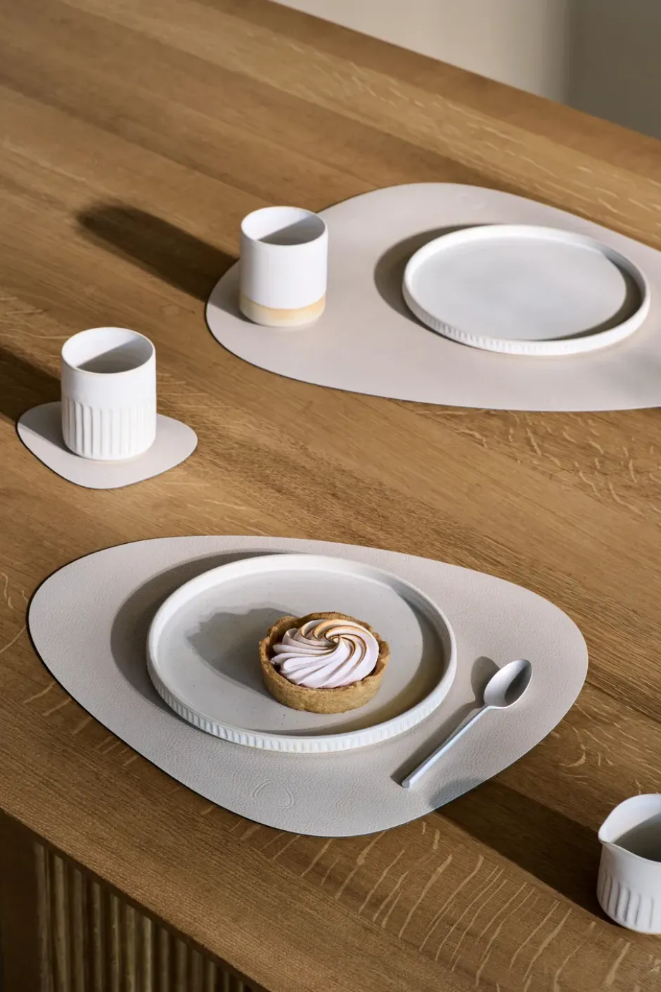 Serene bordstablett curve M, Cream