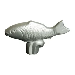 Staub knopp i metall, Fisk