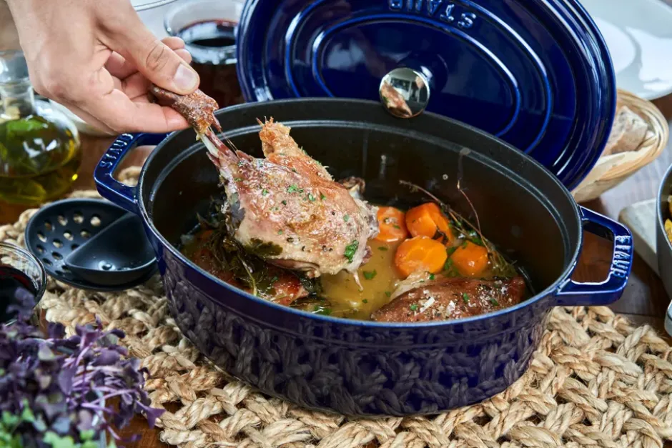 Staub La Cocotte oval gryta gjutjärn 5,5 L, Mörkblå