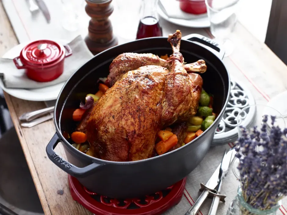 Staub La Cocotte oval gryta gjutjärn 8 L, Svart