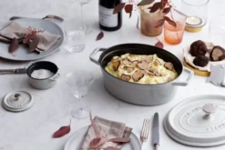Staub La Cocotte oval gryta gjutjärn 6,7 L, White truffle