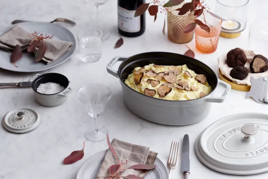 Staub La Cocotte oval gryta gjutjärn 6,7 L, White truffle