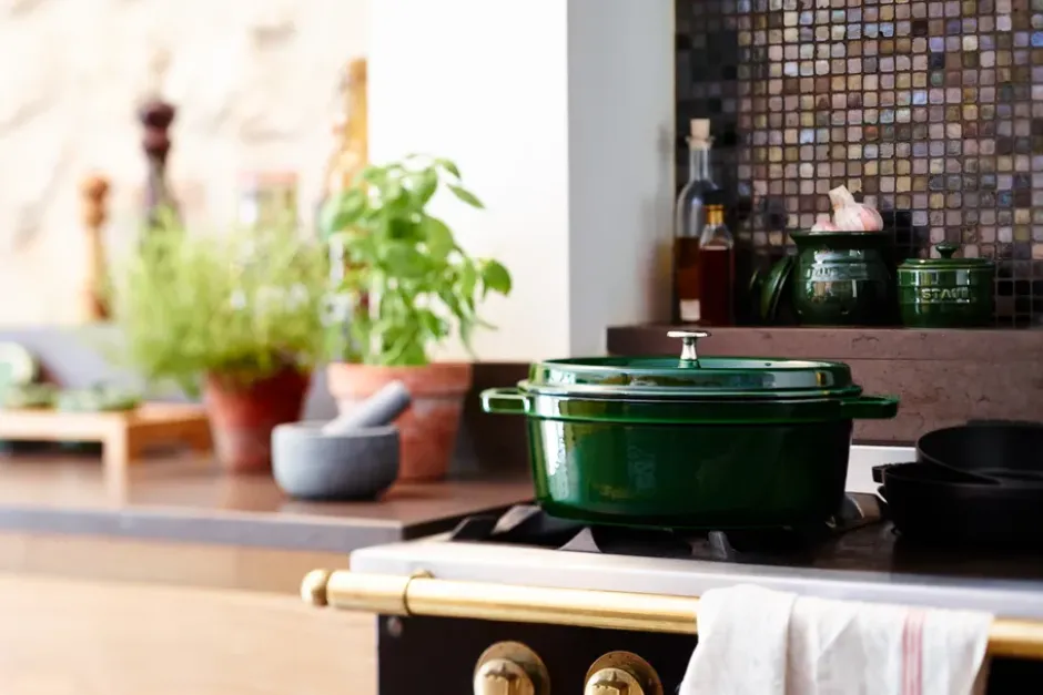 Staub La Cocotte oval gryta gjutjärn 6,7 L, Basilikagrön