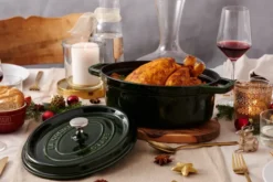 Staub La Cocotte oval gryta gjutjärn 4,2 L, Basilikagrön