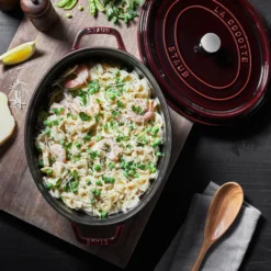 Staub La Cocotte oval gryta gjutjärn 4,2 L, Grenadinröd