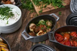 Staub La Cocotte oval minigryta gjutjärn 0,25 L, Svart