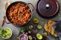 Staub La Cocotte rund gryta gjutjärn 6,7 L, Grenadinröd