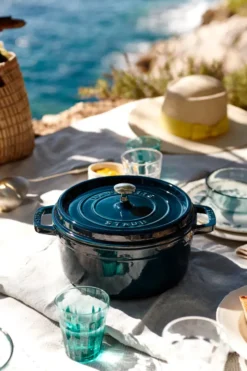 Staub La Cocotte rund gryta gjutjärn 2,2 L, La Mer