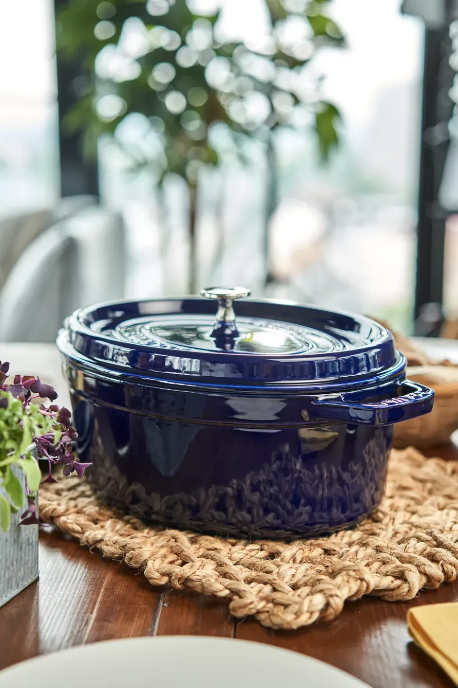 Staub oval gryta i gjutjärn, tre lager emalj 4,2 l, mörkblå