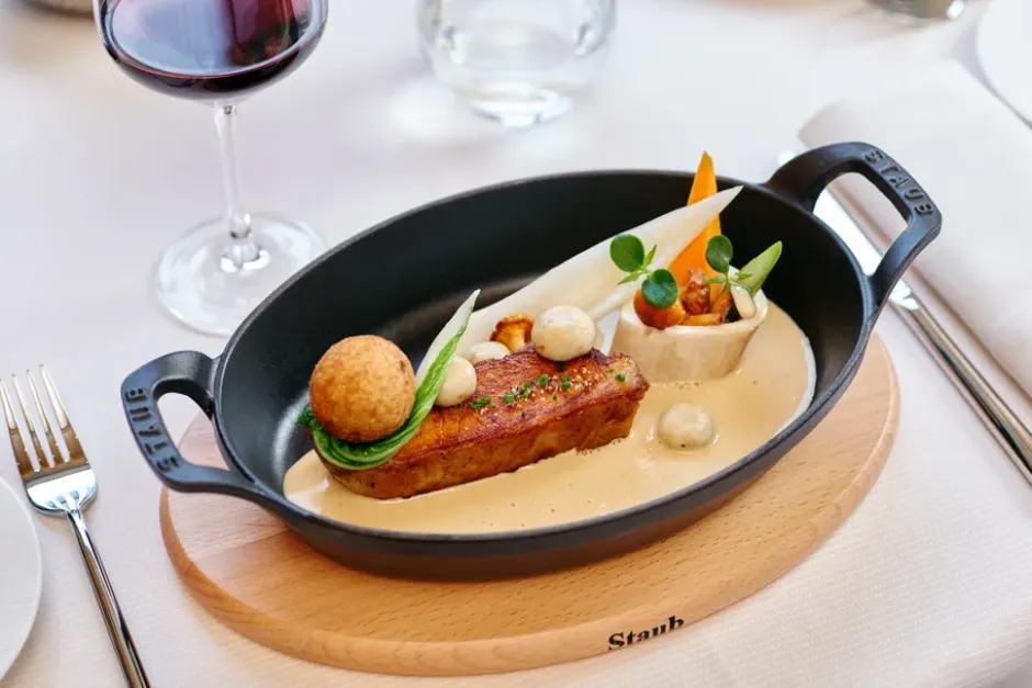 Staub oval ugnsform gjutjärn 24 cm, Körsbär
