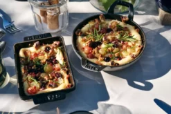 Staub rektangulär ugnsform gjutjärn 15x11 cm, Svart