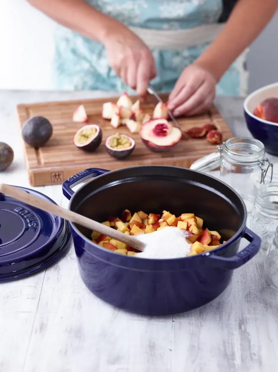 Staub rund gryta i gjutjärn, tre lager emalj 3,8 l, mörkblå