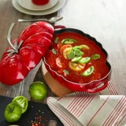 Staub tomatgryta i gjutjärn 2,9 l, röd