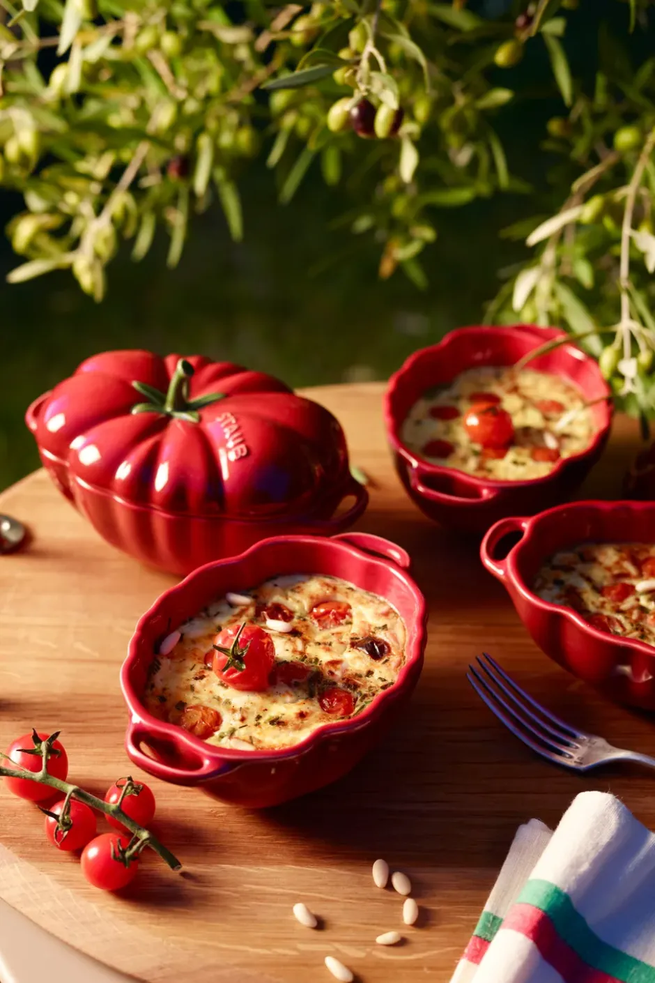 Staub tomatgryta i stengods 16 cm 0,5 l, röd