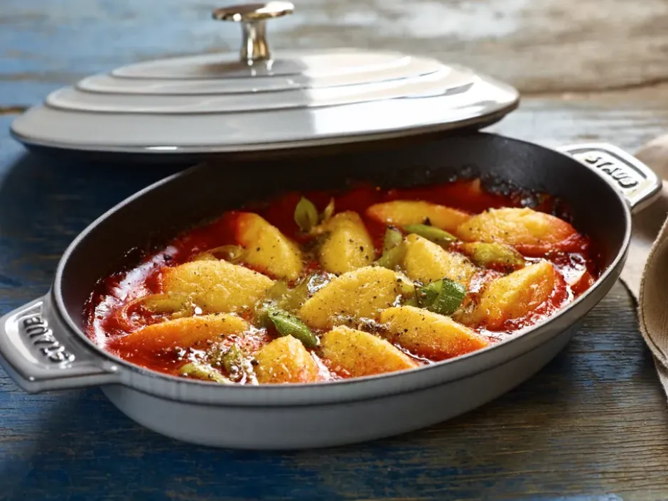 Staub ugnsform gjutjärn med lock oval 23 cm, Grafitgrå