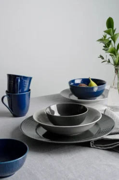 Swedish Grace djup tallrik Ø19 cm, Dimma (grå)